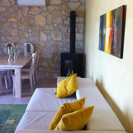 Schoene Mit Balkon Am Novigrad (Dalmatia)